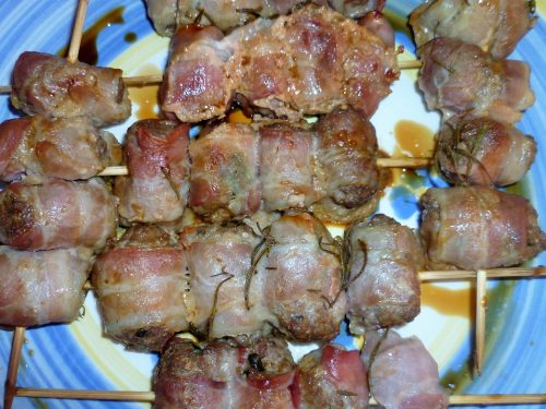 Spiedini di polpettine con bacon