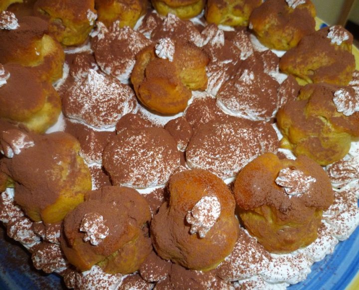 torta-al-cacao-profiteroles