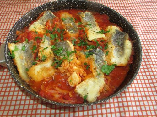 Ricetta – Baccalà in salsa di pomodoro e cipolle