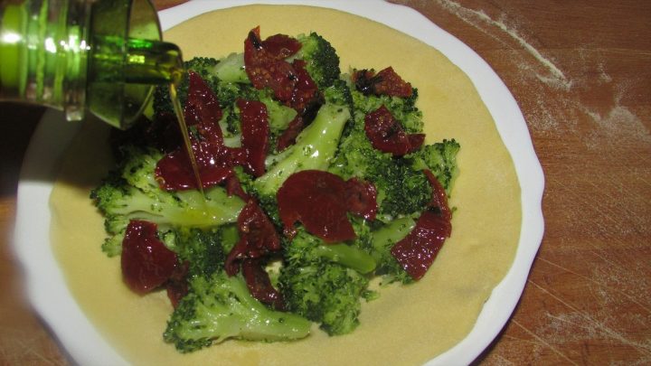 impanata-di-broccoli-e-pomodori-secchi