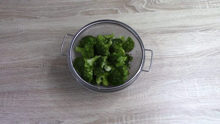 pasta-sfoglia-con-broccoli-e-salsiccia