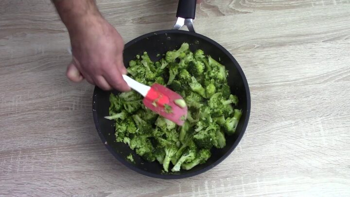 pasta-sfoglia-con-broccoli-e-salsiccia