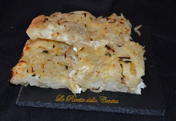 ricetta-focaccia-farcita-con-stracchino-e-cipolla